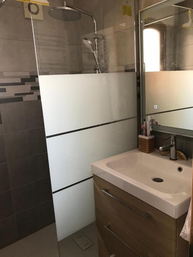 Chambre Climatisee Avec Sdb Privee Dans Une Villa Avec Piscine Ouverte D'Avril A Mi Octobre Marseilles Buitenkant foto