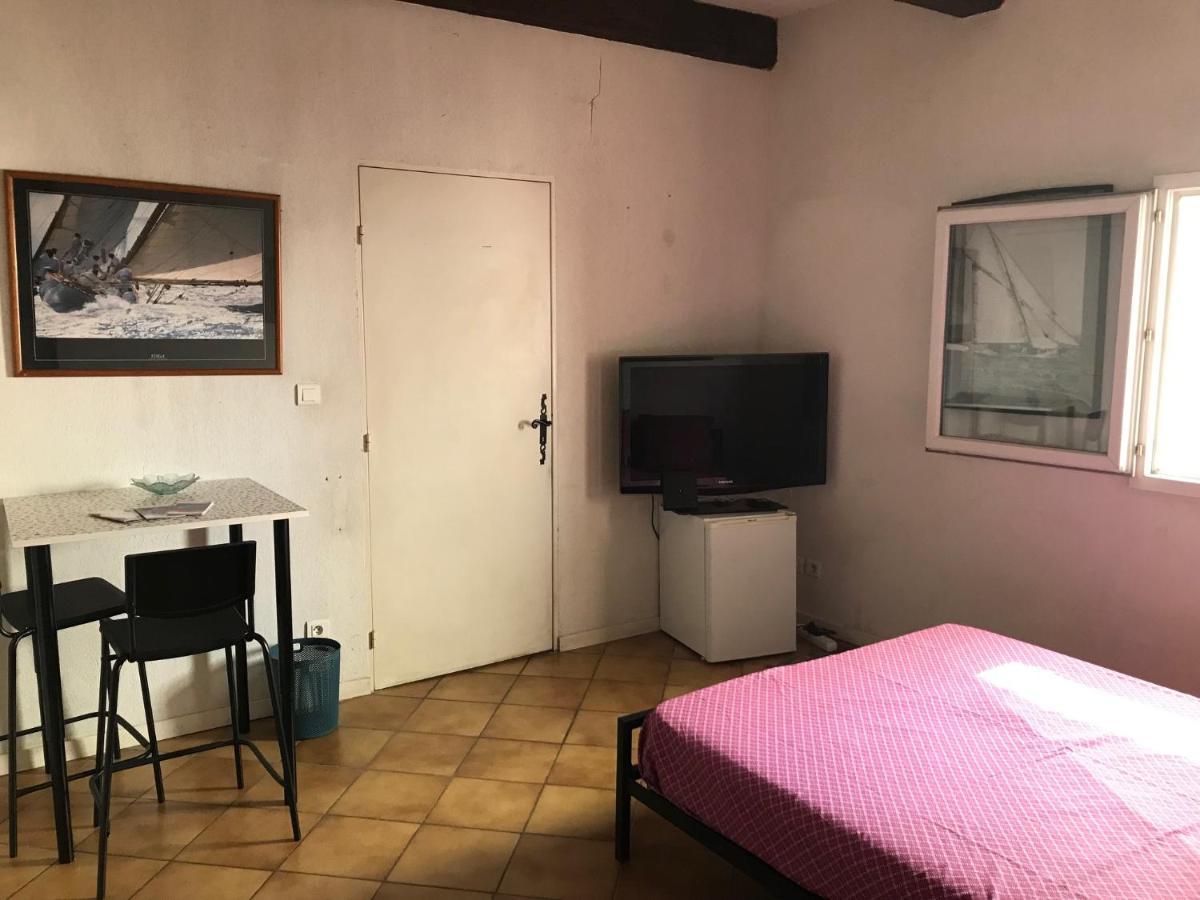 Chambre Climatisee Avec Sdb Privee Dans Une Villa Avec Piscine Ouverte D'Avril A Mi Octobre Marseilles Buitenkant foto